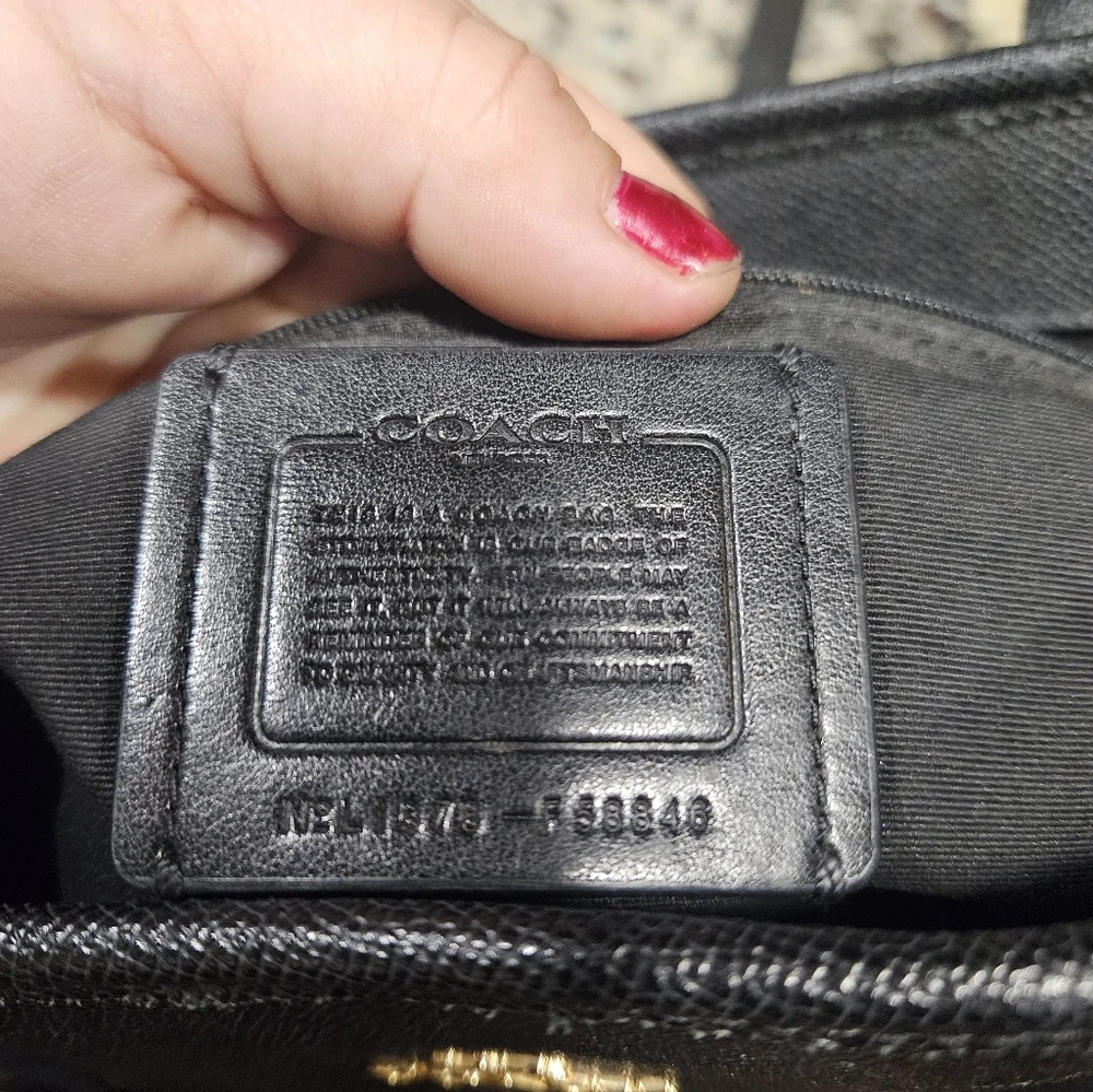 Authentic Coach Black Crossgrain Leather F38848 Tote Shoulder Bag – Zip Top - Picture 2 of 6